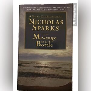 Nicholas Sparks Message in a Bottle book